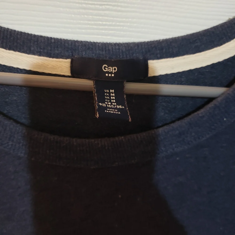 Gap sweatshirt - Picture 2 of 3